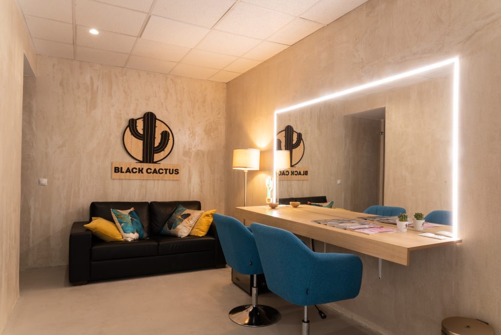 Zona de maquillaje y espera junto al plató